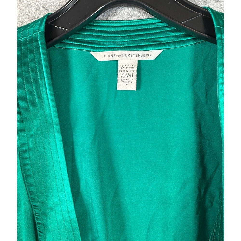 Diane von Furstenberg Green Silk Wrap Blouse Satin V-Neck Tie Waist Top Size 2 - Picture 4 of 8